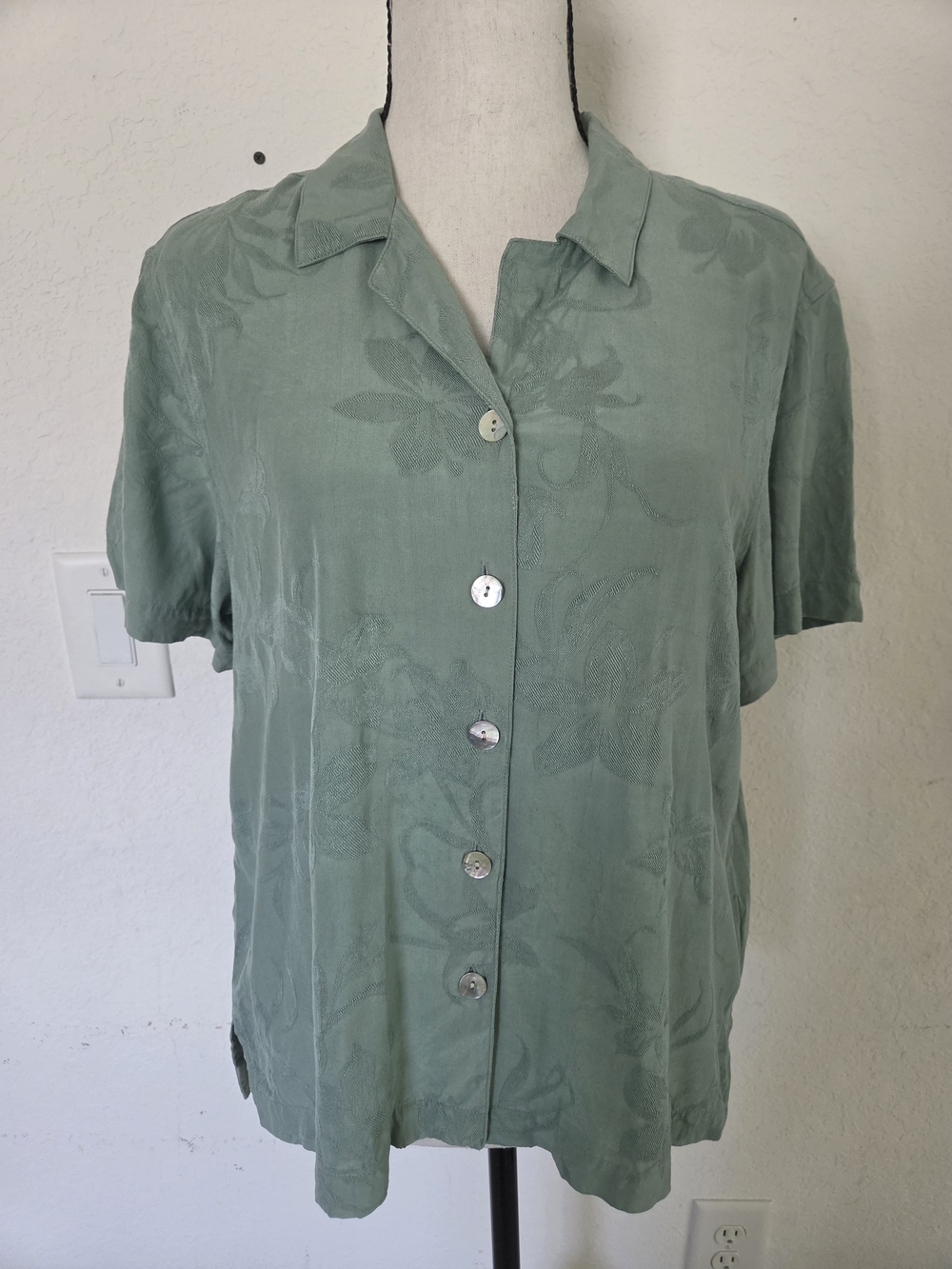 Caribbean Joe Sage Green Silk Rayon Jacquard Floral Short Sleeve Blouse Size L